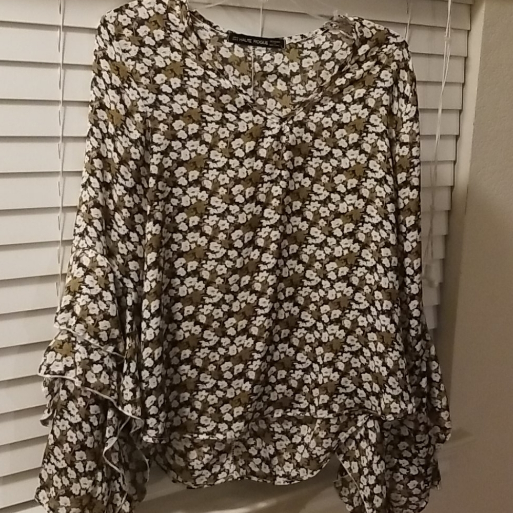 Demure Floral light Top.